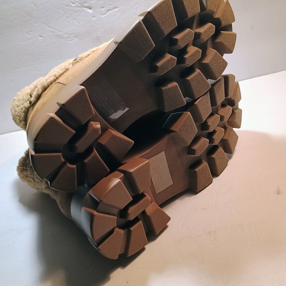 Cozy Tan Shearling Women's Boots - Picture 5 of 6